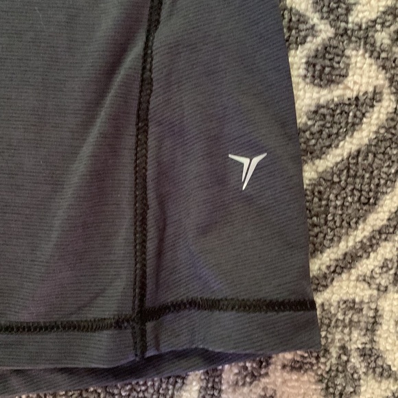Old Navy Active - Picture 3 of 4